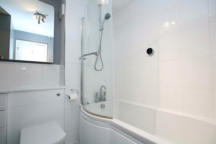 2 Bedroom End Of Terrace House To Rent In Coney Croft, Horsham, RH12