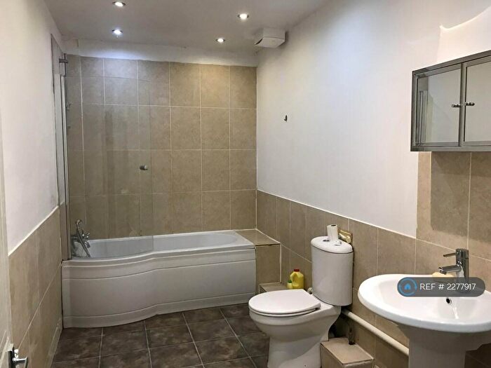 3 Bedroom Flat To Rent In Wiltie Gardens, Folkestone, CT19