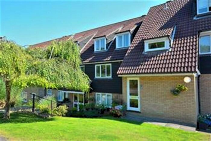1 Bedroom Apartment To Rent In Copper Beech Court, Goldings Road, Loughton, IG10