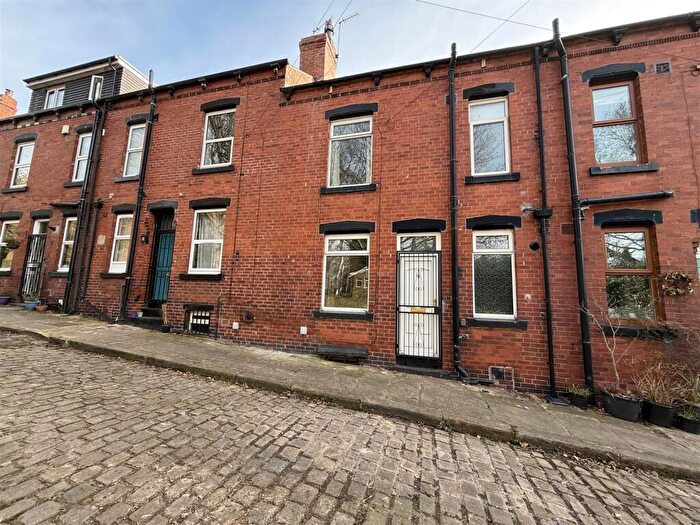 2 Bedroom Terraced House To Rent In Vicarage View, Leeds, LS5