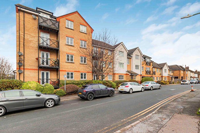 2 Bedroom Flat For Sale In Charles Street, Greenhithe, DA9