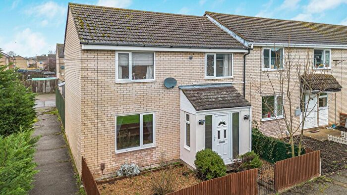 3 Bedroom End Of Terrace House For Sale In Shelley Close, Huntingdon, PE29