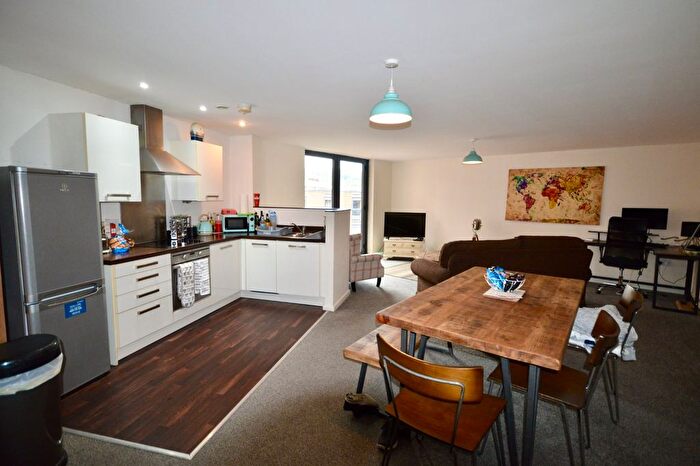 2 Bedroom Flat To Rent In Dun Street, Sheffield, South Yorkshire, S3