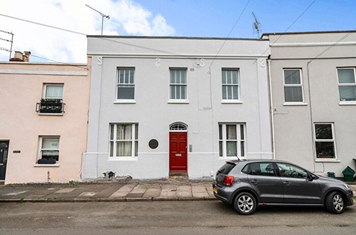 1 Bedroom Apartment For Sale In Norwood Road, Cheltenham, Gloucestershire, GL50
