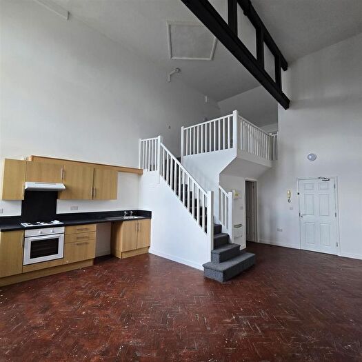 1 Bedroom Flat To Rent In Meyrick Street, Pembroke Dock, SA72