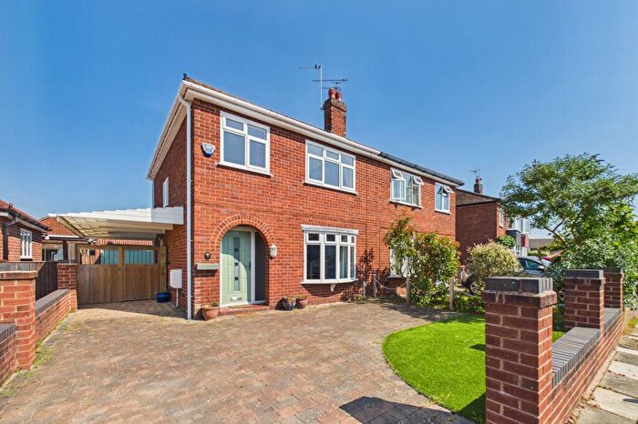 3 Bedroom Semi-Detached House For Sale In Windermere Avenue, Chester, CH2