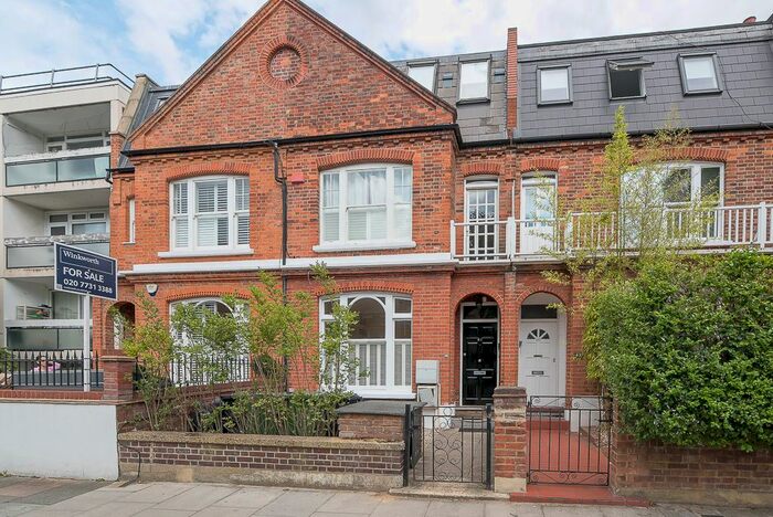 3 Bedroom Flat To Rent In Peterborough Road, London, SW6