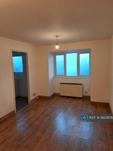 1 Bedroom Flat To Rent In Leaside Road, London, E5