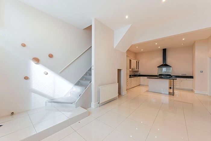 4 Bedroom Terraced House To Rent In Cornwall Gardens Walk, Kensington, London, SW7