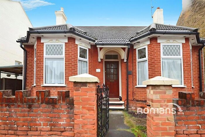 4 Bedroom Detached House To Rent In Holly Road, Aldershot, Hampshire, GU12