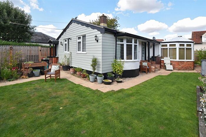 2 Bedroom Detached Bungalow For Sale In Swan Lane, Kelvedon Hatch, Brentwood, CM15