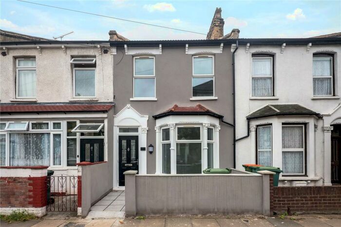 3 Bedroom Terraced House To Rent In Caistor Park Road, Stratford, London, E15