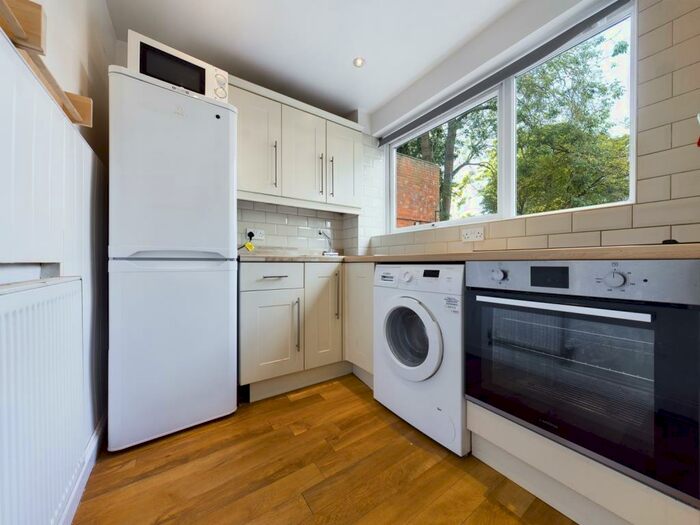 1 Bedroom Flat To Rent In Avenues Court, Princes Avenue, HU5