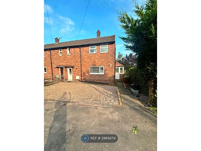 3 Bedroom Terraced House To Rent In Parkhill Crescent, Wakefield, WF1