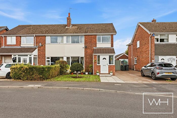 3 Bedroom Semi-Detached House For Sale In Chiltern Crescent, Sprotbrough, DN5