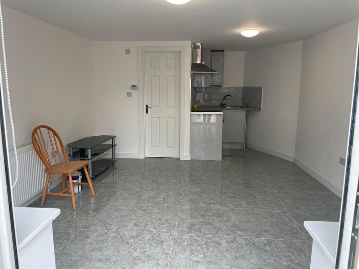 Studio To Rent In Windsor Park Road, Hayes, UB3