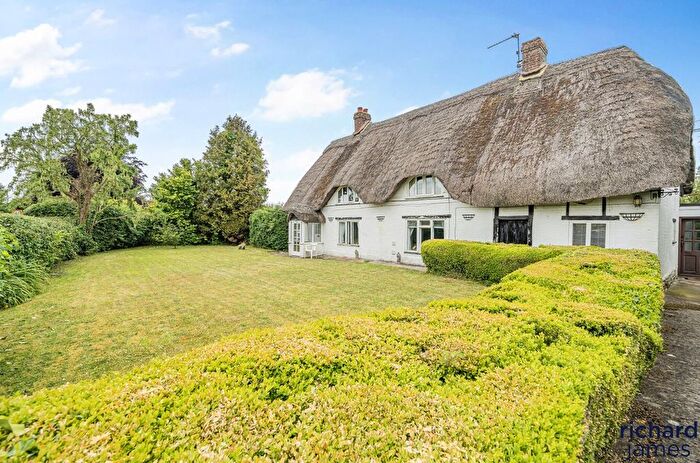 4 Bedroom Detached House For Sale In Chippenham Road, Lyneham, SN15