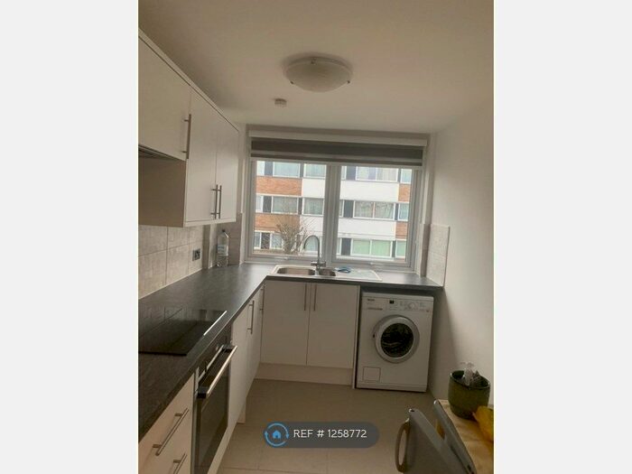 2 Bedroom Flat To Rent In Queenswood Gardens, London E11