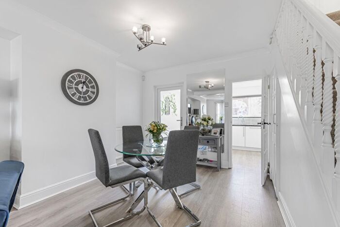 2 Bedroom Detached House To Rent In Brunswick Park Road, London, N11