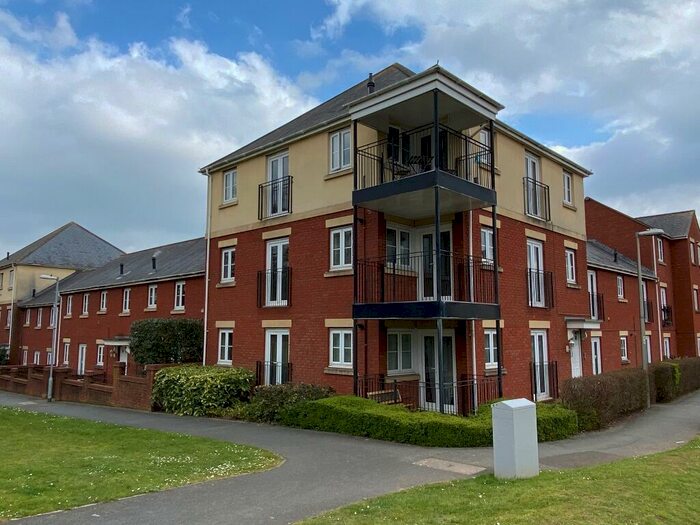 2 Bedroom Flat To Rent In Russell Walk, Exeter, EX2
