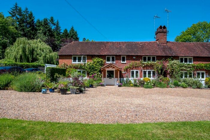 3 Bedroom Cottage For Sale In Selhurst Common, Bramley, Guildford, GU5