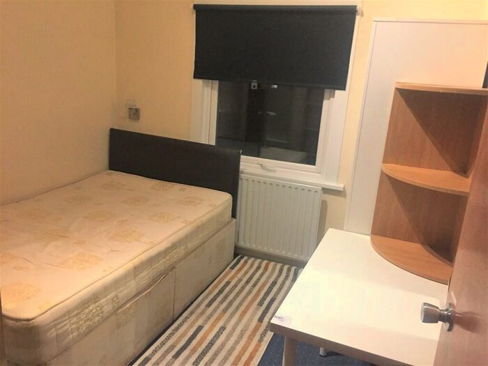 Studio To Rent In Murchison Road, London, E10
