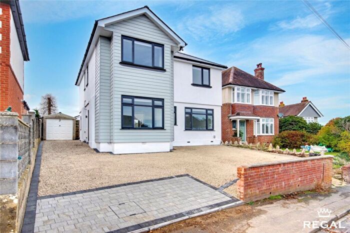 4 Bedroom Detached House For Sale In Saxonhurst Road, Bournemouth, BH10
