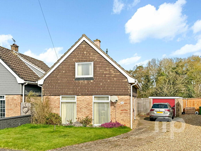 3 Bedroom Detached House For Sale In Hawthorn Close, Wymondham, NR18