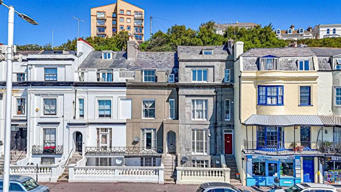 2 Bedroom Flat For Sale In White Rock, Hastings, TN34