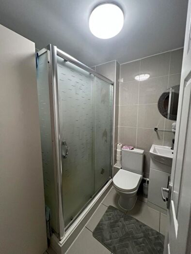 1 Bedroom Flat For Sale In Plowman Close, London, N18