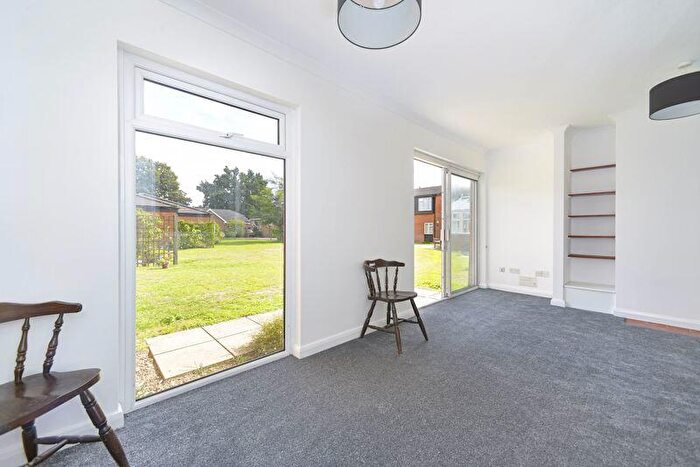 1 Bedroom Flat For Sale In Hesketh Close, Cranleigh, GU6