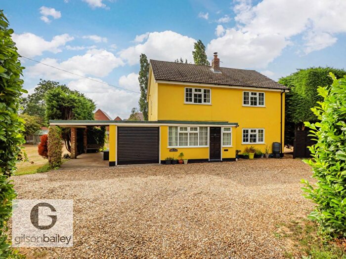 3 Bedroom Detached House For Sale In Salhouse Road, Rackheath, NR13