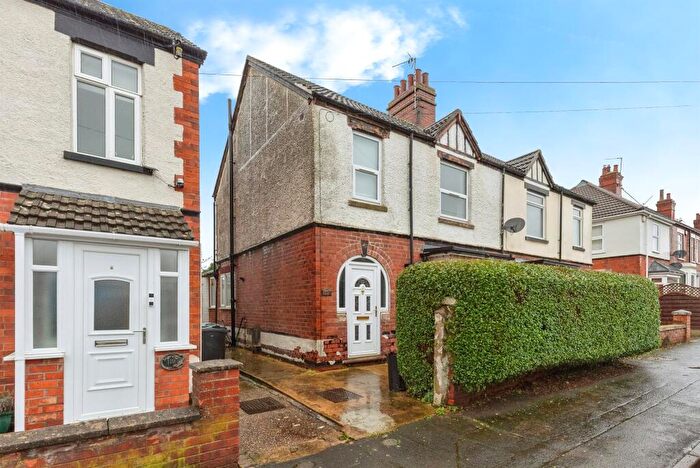 3 Bedroom Semi Detached House For Sale In Huntingtower Road, Grantham, NG31