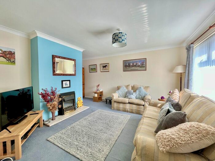 3 Bedroom House To Rent In Broomley Walk, Red House Farm, NE3