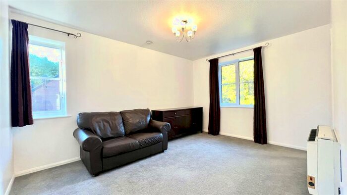 2 Bedroom Apartment To Rent In Admirals Court, Reading, Berkshire, RG1