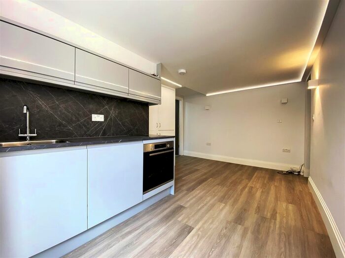 Studio To Rent In Russell Street, Windsor, SL4