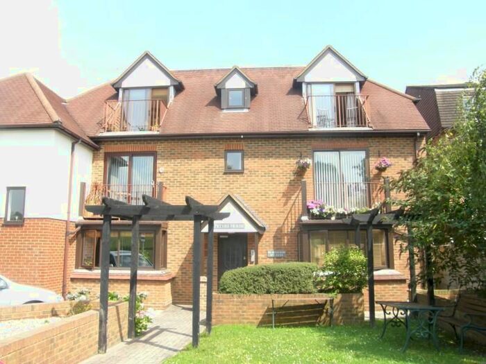 2 Bedroom Flat To Rent In Netley Close, Cheam, Sutton, SM3