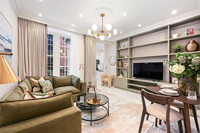 1 Bedroom Terraced House To Rent In Stratton Street, Shepherd Market, W1J