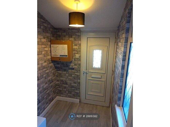 5 Bedroom Semi-detached House To Rent In Driftway, Basildon, SS16