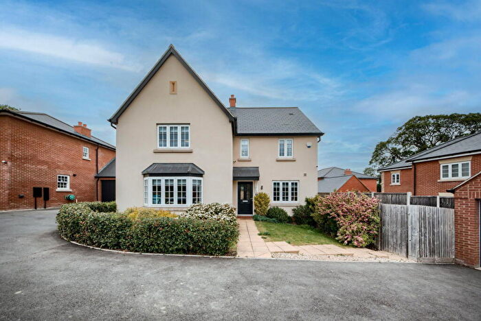 5 Bedroom Detached House For Sale In Roberts Road, Silverstone, NN12