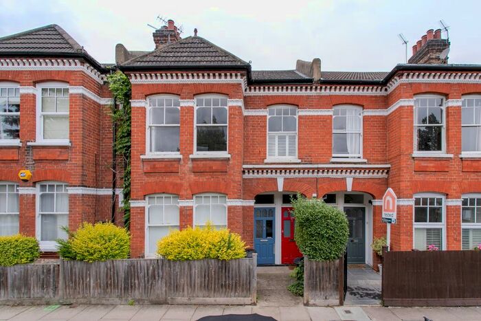 3 Bedroom Maisonette To Rent In Wix's Lane, London, SW4