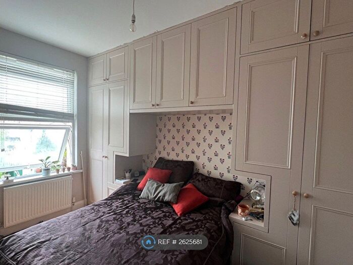 1 Bedroom Flat To Rent In Dunlace Road, London, E5