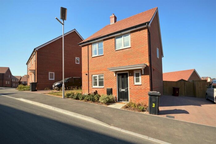 3 Bedroom Detached House To Rent In Carthouse Mead, West Broyle, Chichester, PO19
