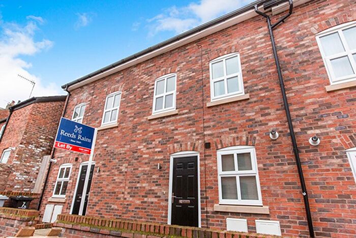 3 Bedroom Terraced House To Rent In Cholmondeley Street, Macclesfield, Cheshire, SK11