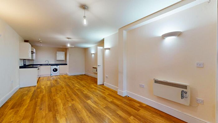 2 Bedroom Apartment To Rent In Chingford Mount Road, Chingford, E4