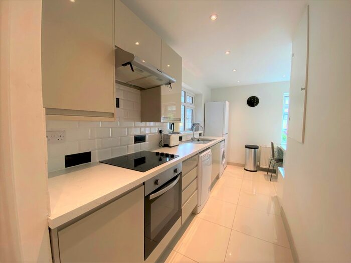 2 Bedroom Maisonette To Rent In Fyfield Road, Enfield, EN1