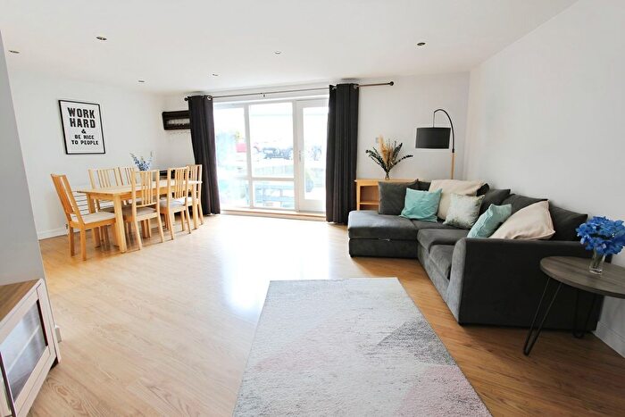 2 Bedroom Flat To Rent In Dock Street, Edinburgh, EH6