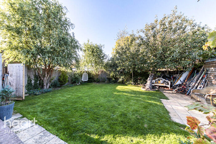 5 Bedroom Semi-Detached House For Sale In Grafton Road, Worcester Park, KT4