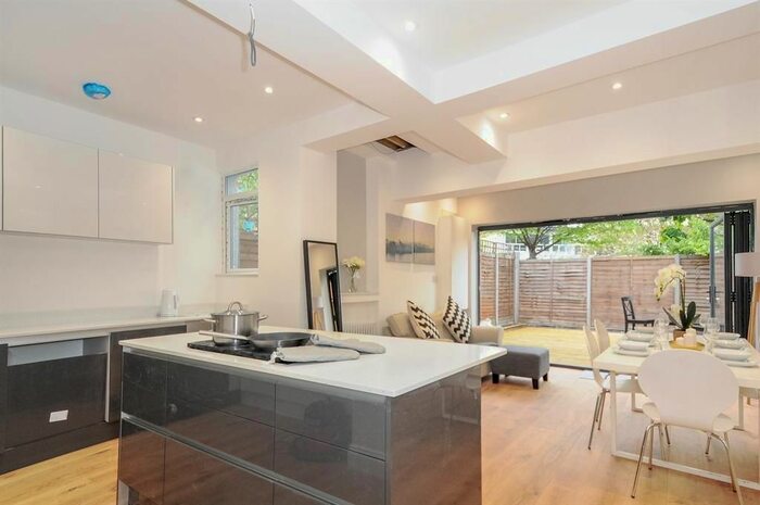 4 Bedroom Property To Rent In Pirbright Road, London, SW18