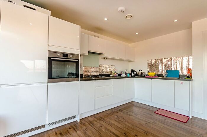 2 Bedroom Flat To Rent In Ewell Road, Surbiton, KT6